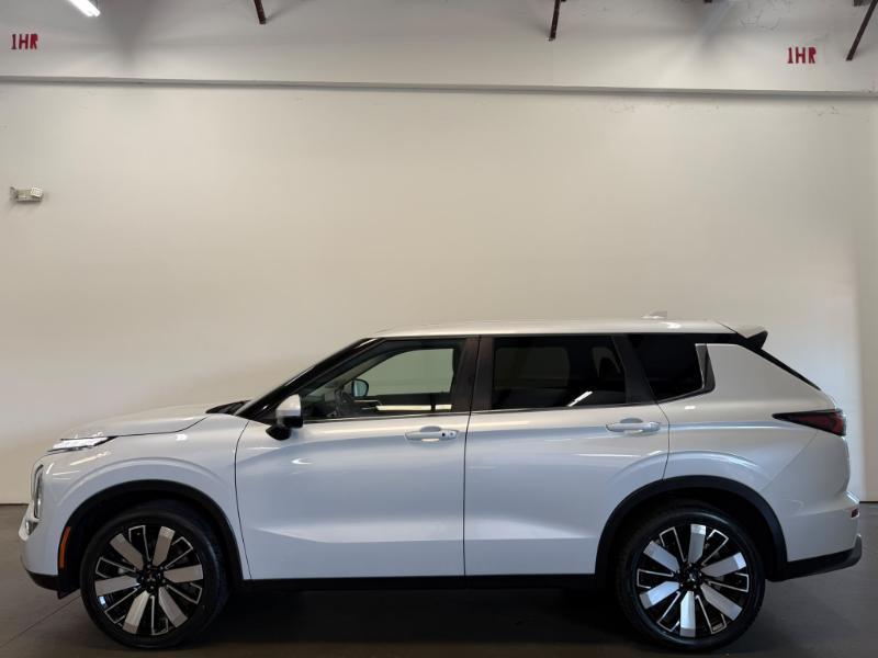 Mitsubishi Outlander SE 2WD 2025