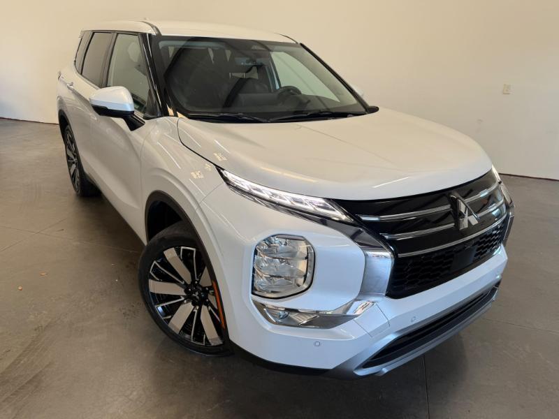 Mitsubishi Outlander SE 2WD 2025