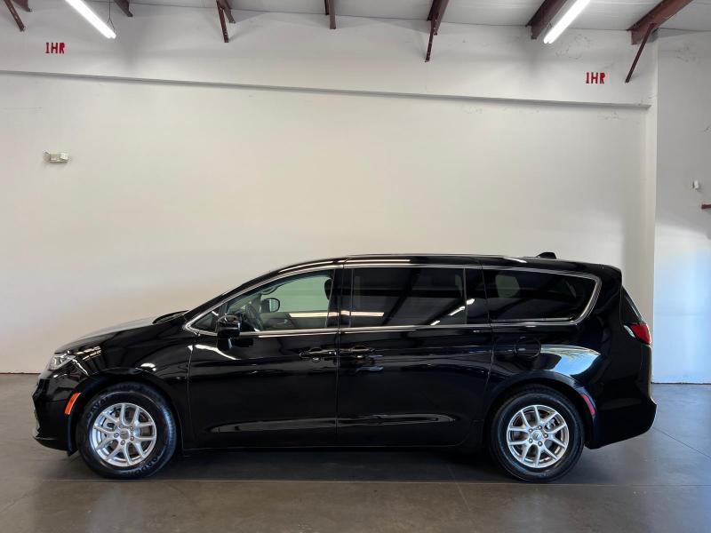 Chrysler Pacifica Touring L 2024