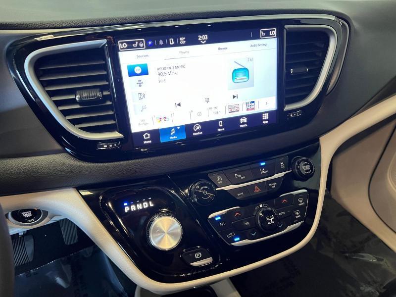 Chrysler Pacifica Touring L 2024