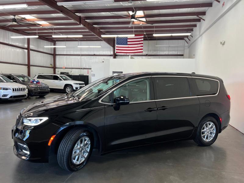 Chrysler Pacifica Touring L 2024