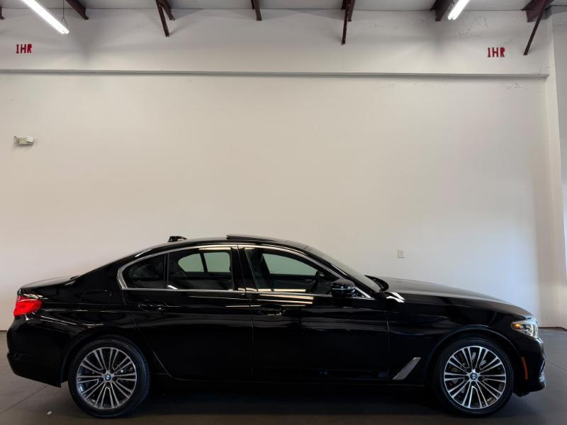 BMW 5-Series 530i 2019