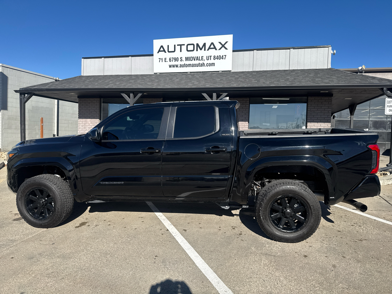 Toyota Tacoma SR5 Dbl Cab 4WD at 2024