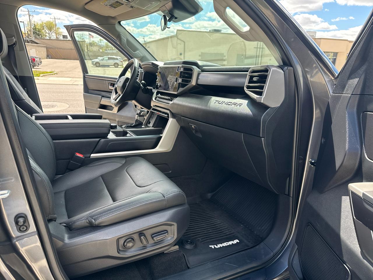 Toyota Tundra SR5 Double Cab 4WD Long Bed 2023