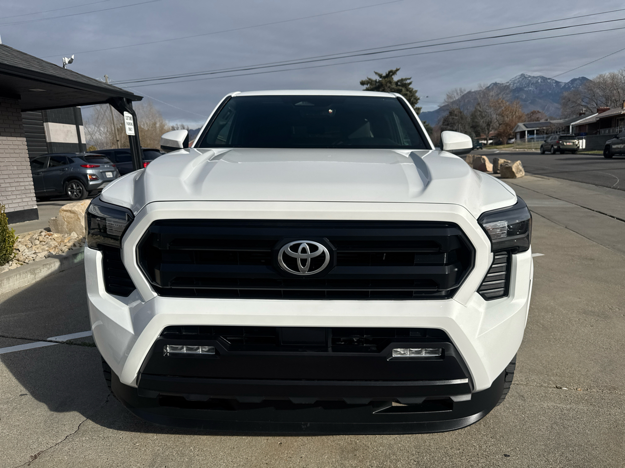 2024 Toyota Tacoma SR5 4x4 photo 2