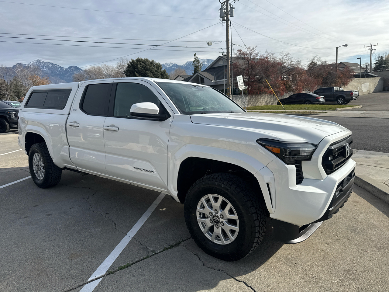 2024 Toyota Tacoma SR5 4x4 photo 3