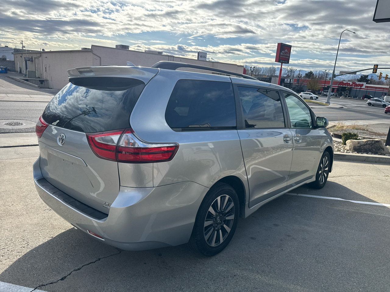 Toyota Sienna LE 7-Passenger AWD 2019