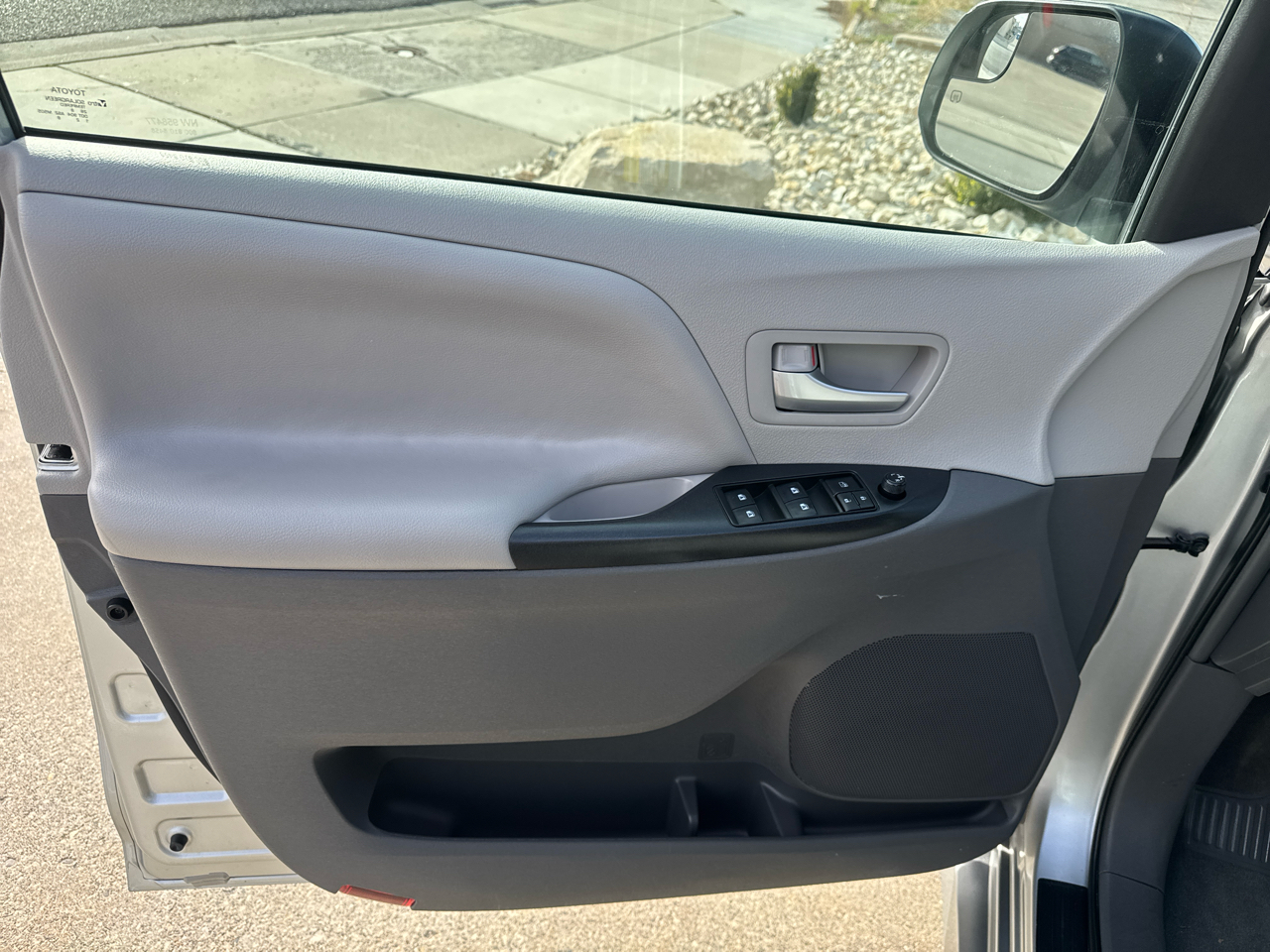 Toyota Sienna LE 7-Passenger AWD 2019