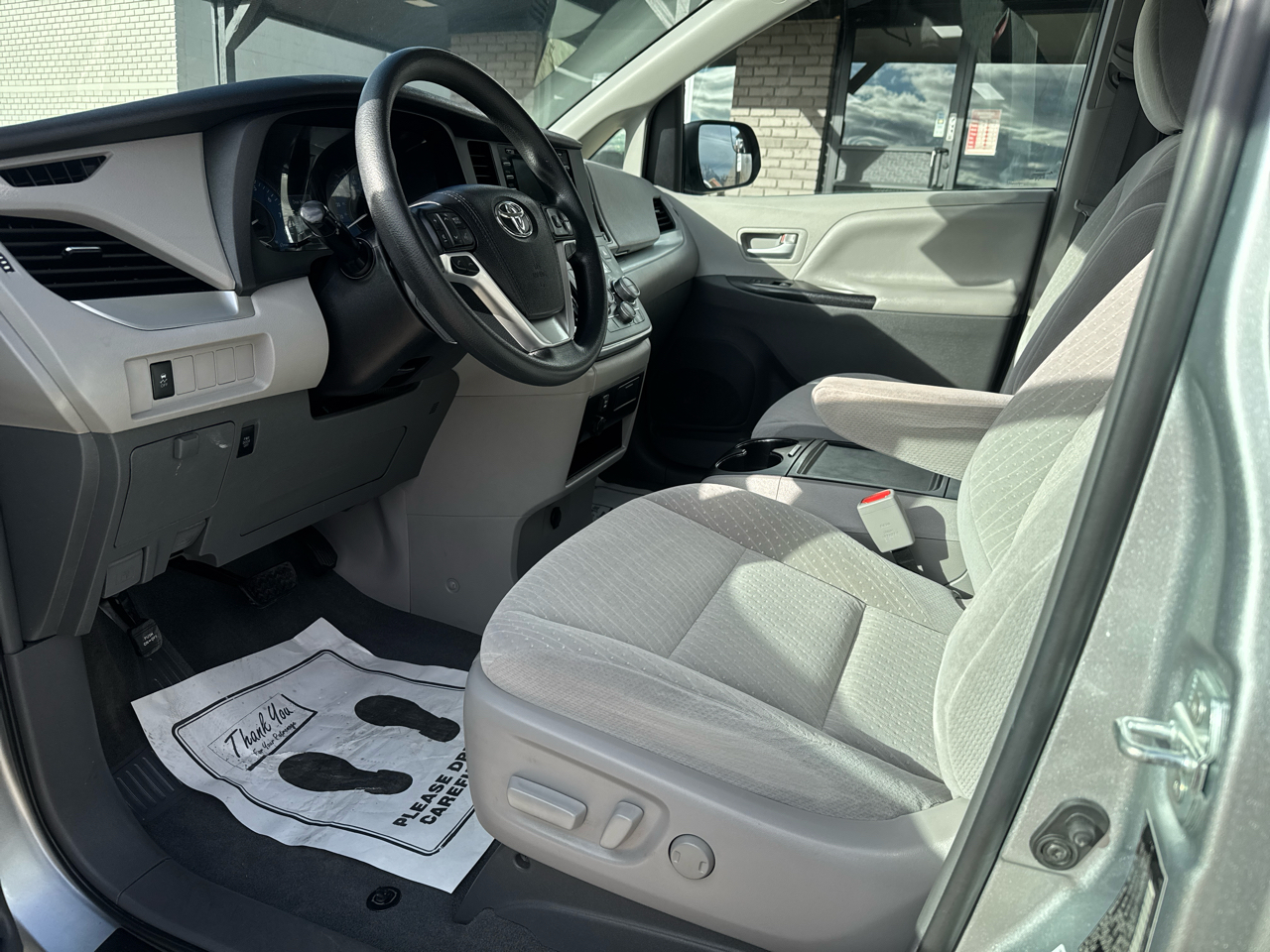 Toyota Sienna LE 7-Passenger AWD 2019