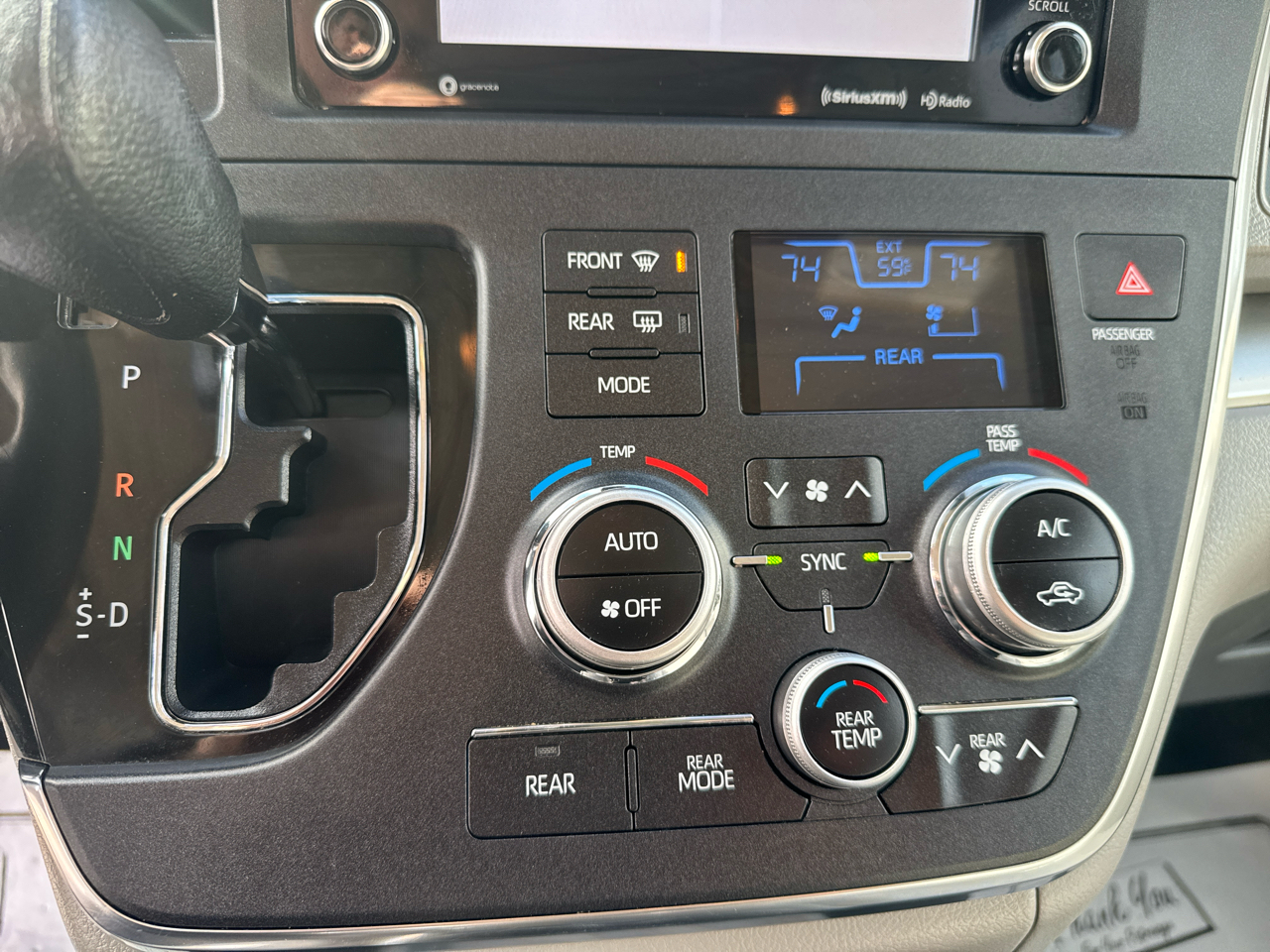 Toyota Sienna LE 7-Passenger AWD 2019