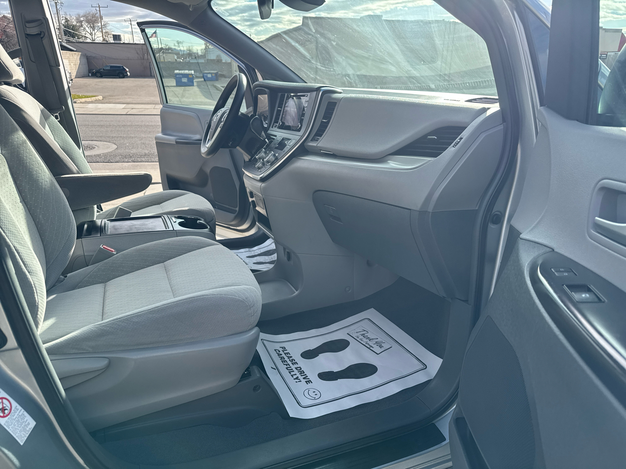 Toyota Sienna LE 7-Passenger AWD 2019