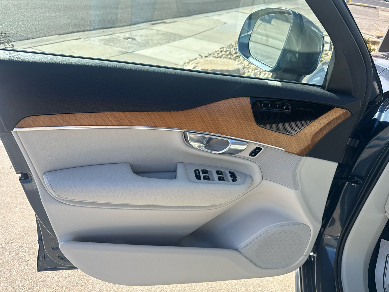 Volvo XC90 T6 Momentum AWD 2022