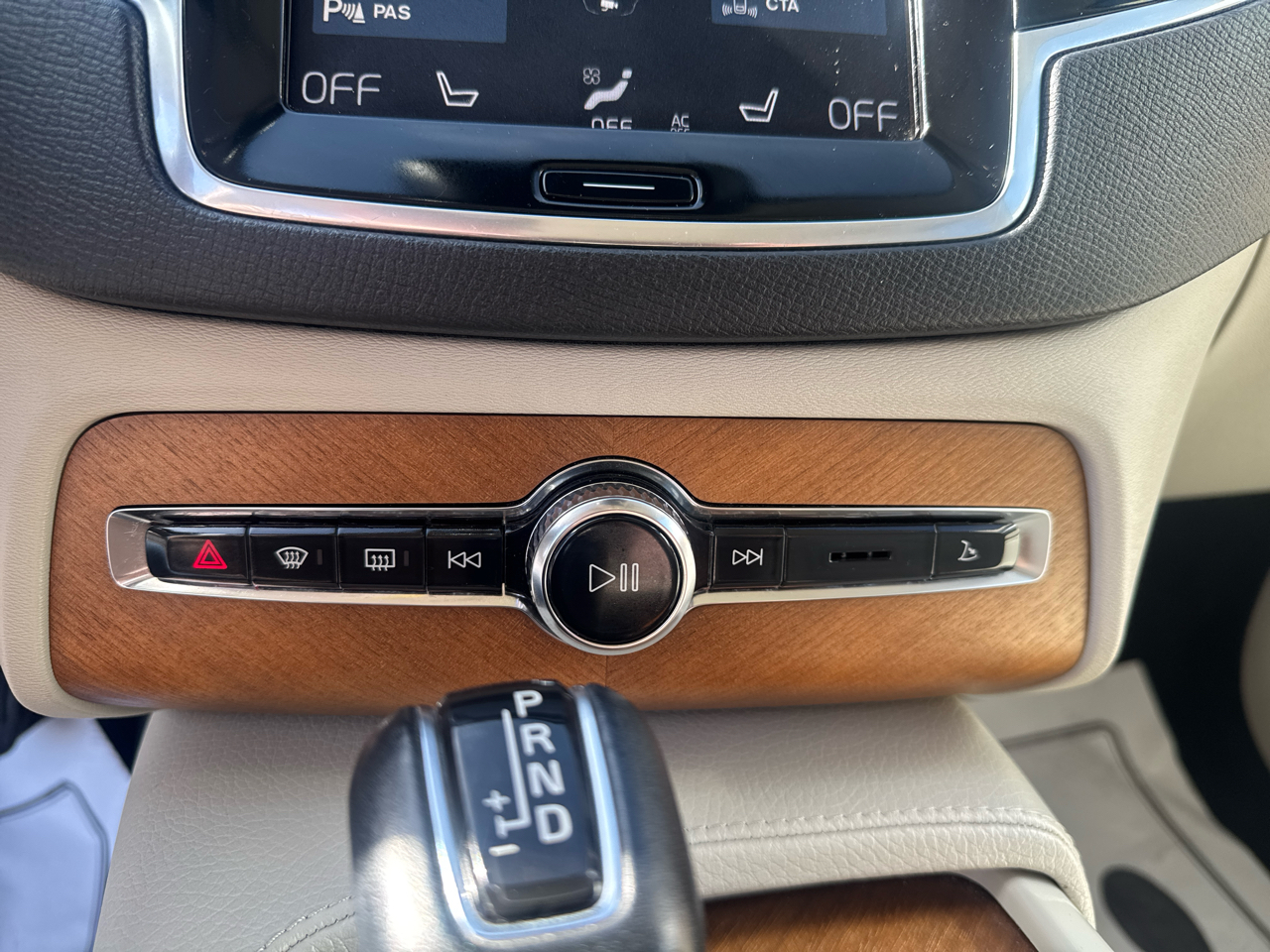 Volvo XC90 T6 Momentum AWD 2022