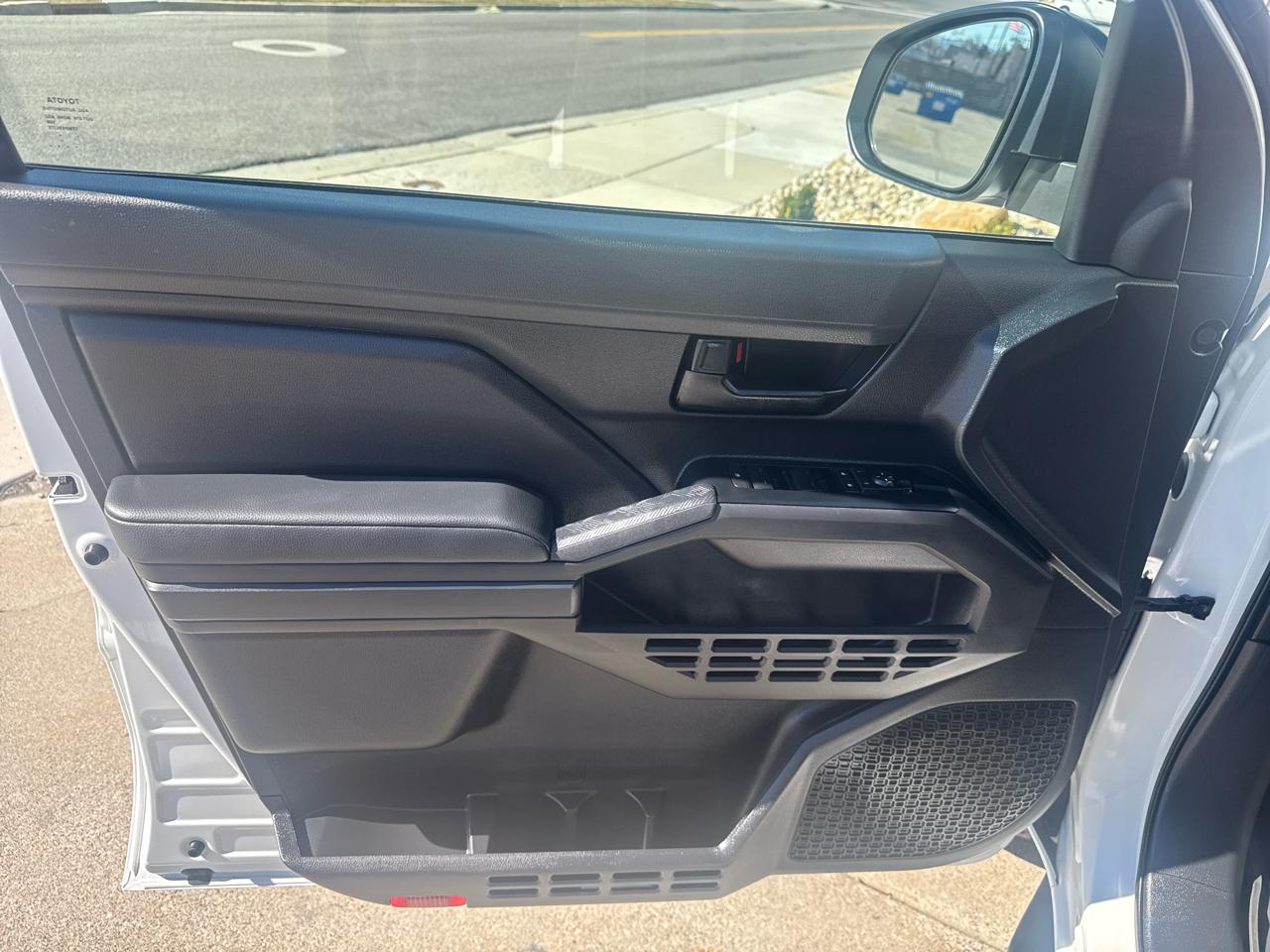 Toyota Tacoma SR Double Cab 4WD 2025