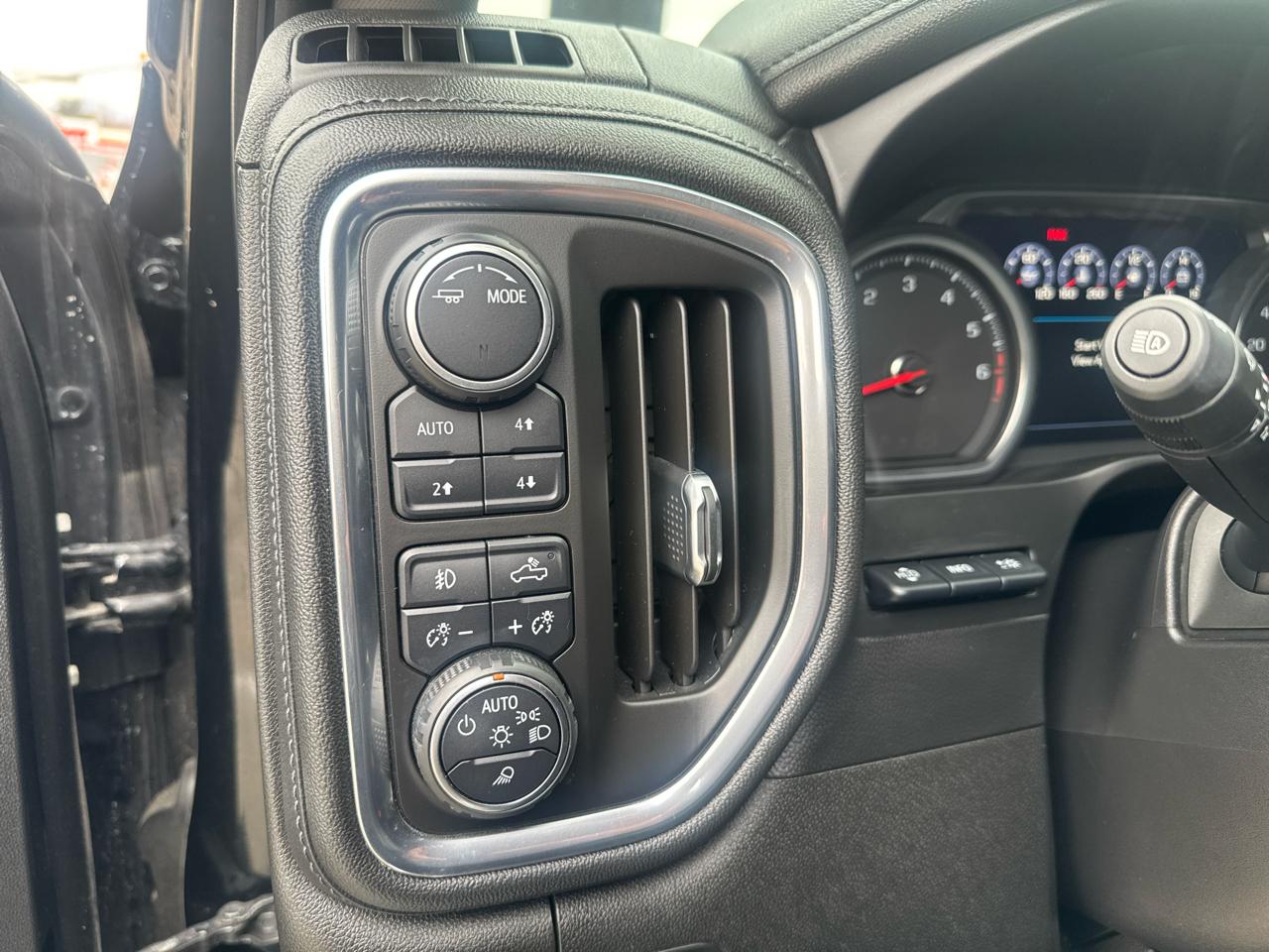 Chevrolet Silverado 1500 LTZ Crew Cab 4WD 2020