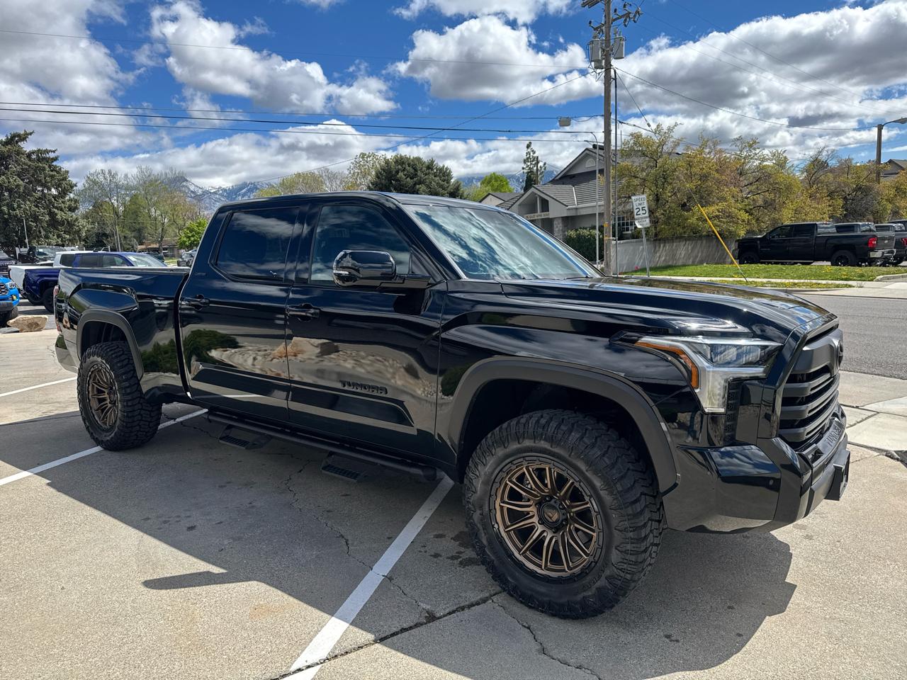 Toyota Tundra Limited CrewMax 4WD Long Bed 2025