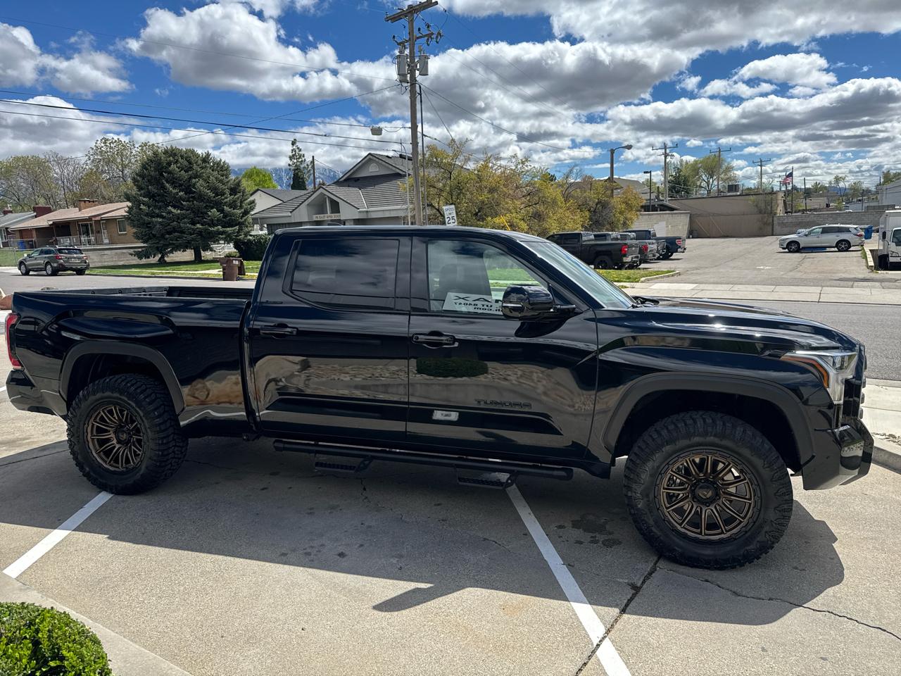 Toyota Tundra Limited CrewMax 4WD Long Bed 2025