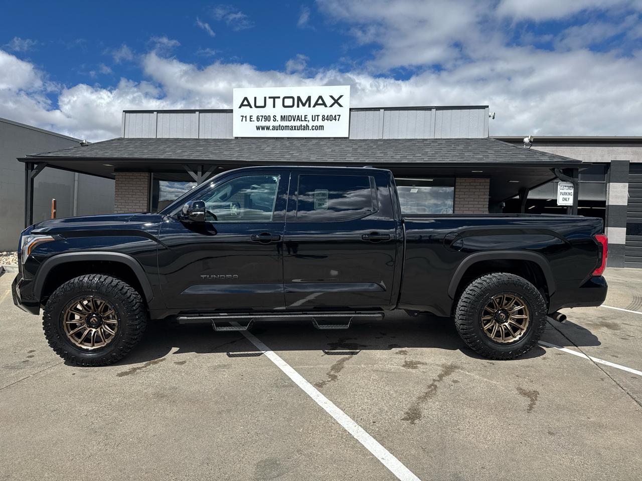 Toyota Tundra Limited CrewMax 4WD Long Bed 2025