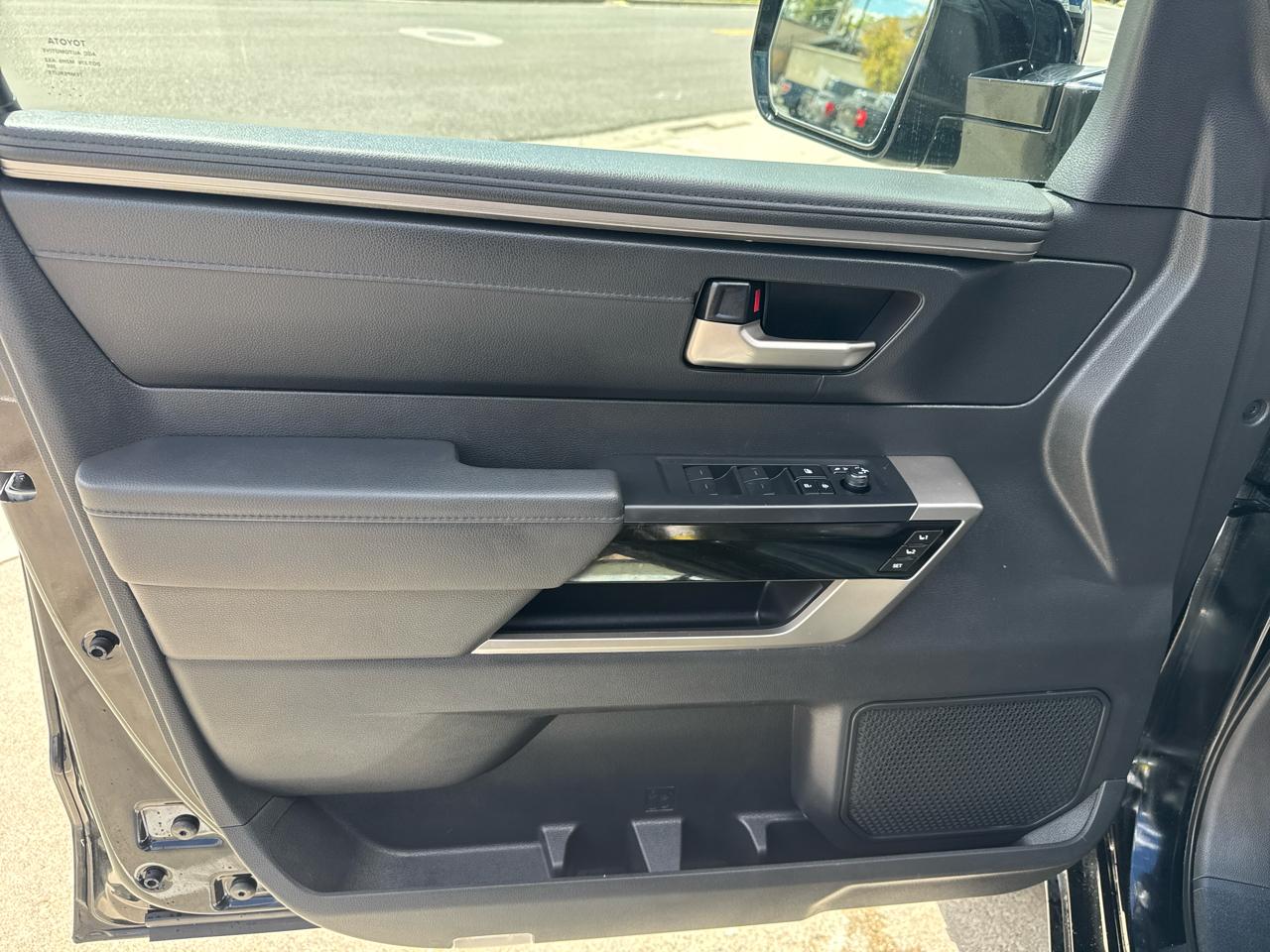 Toyota Tundra Limited CrewMax 4WD Long Bed 2025