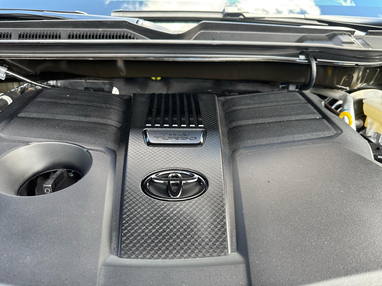 Toyota Tundra Limited CrewMax 4WD Long Bed 2025