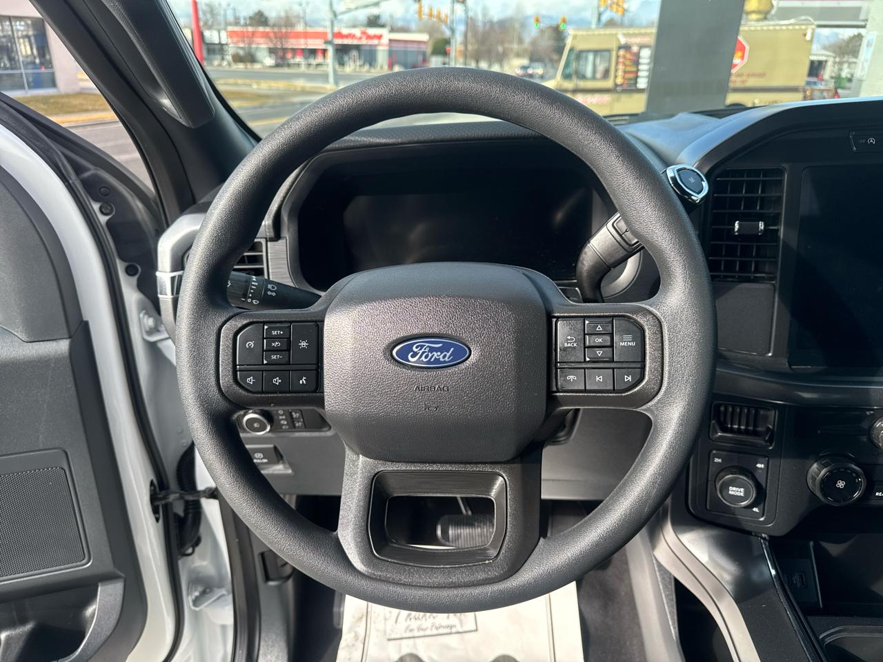 Ford F-150 STX SuperCrew 4WD 2024