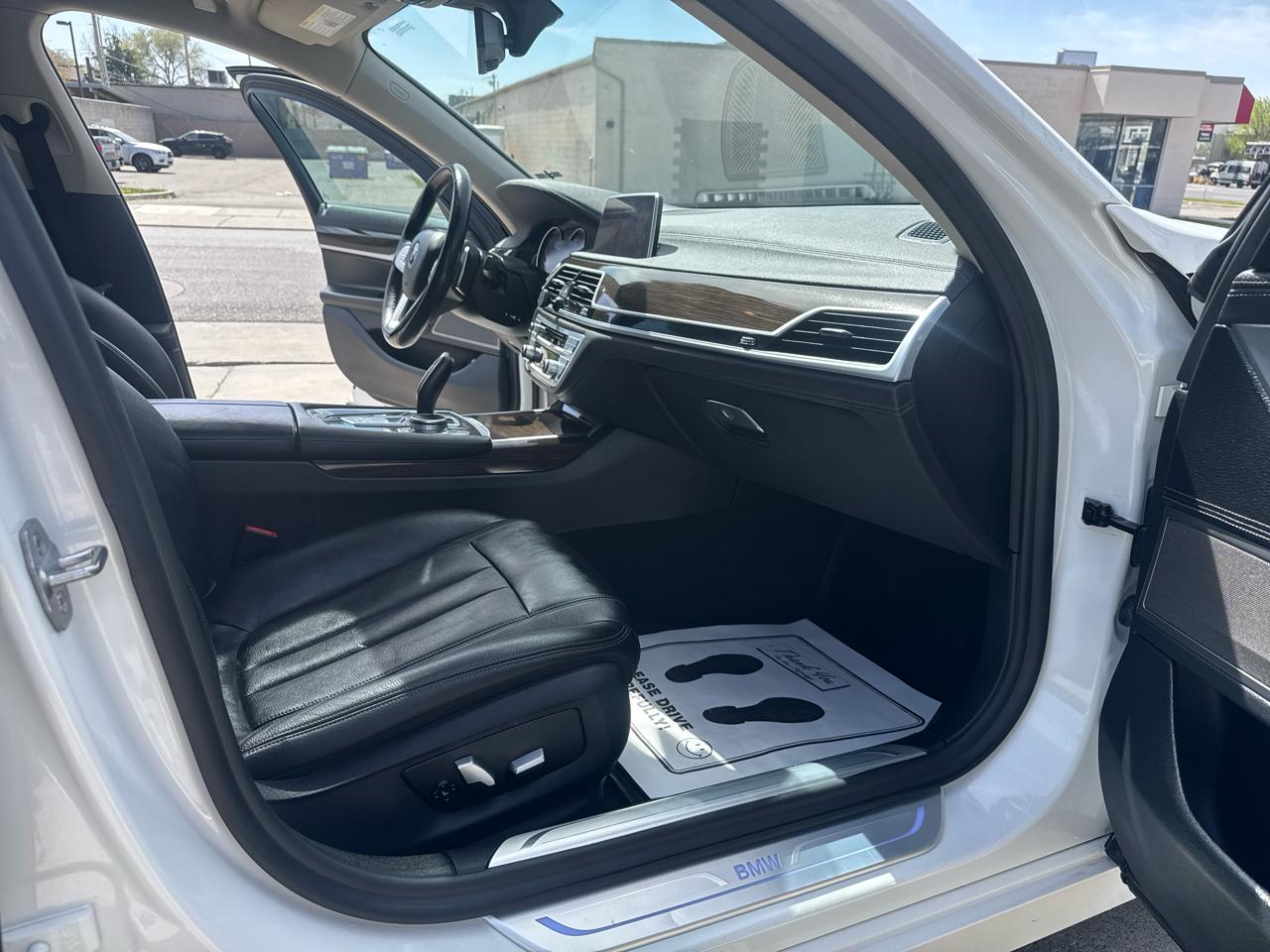 BMW 7-Series 740i xDrive 2019