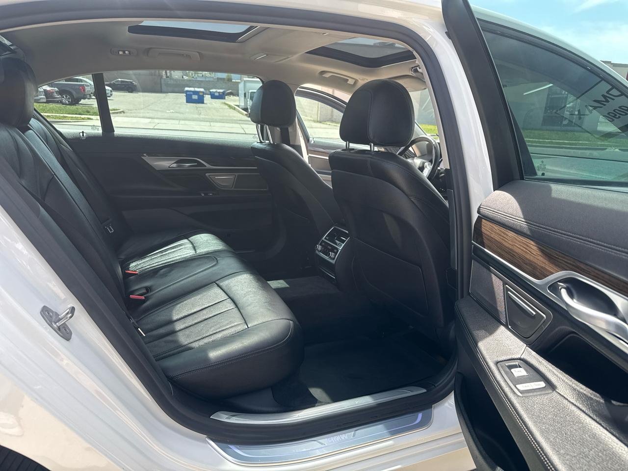 BMW 7-Series 740i xDrive 2019