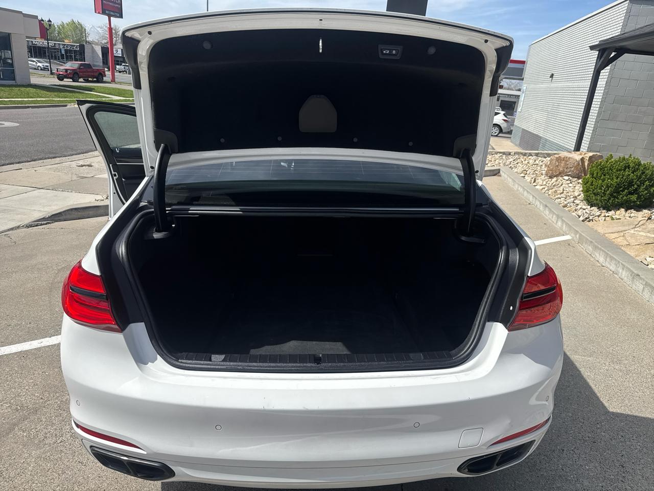 BMW 7-Series 740i xDrive 2019