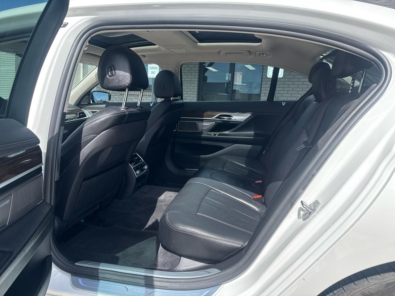 BMW 7-Series 740i xDrive 2019