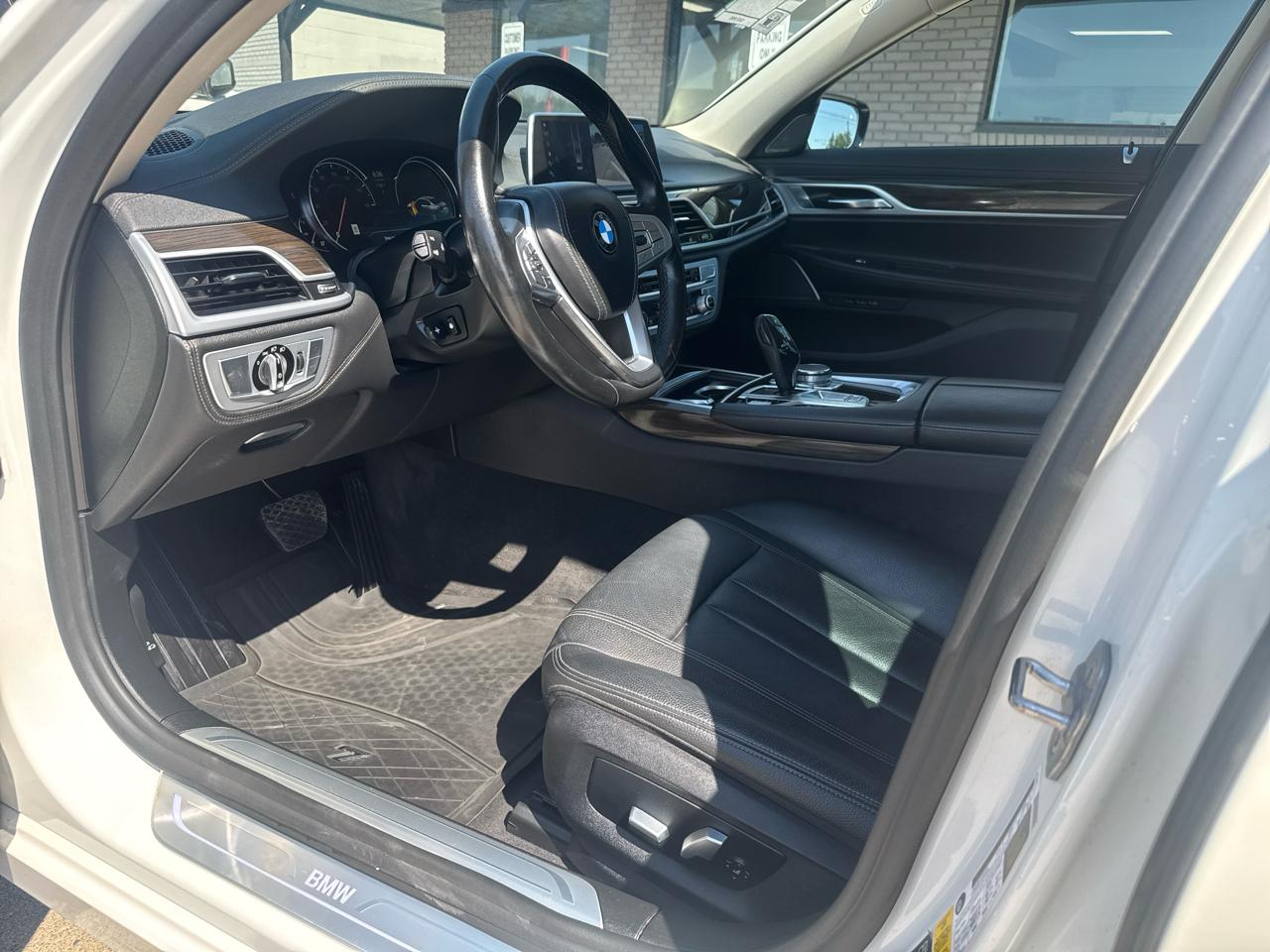 BMW 7-Series 740i xDrive 2019