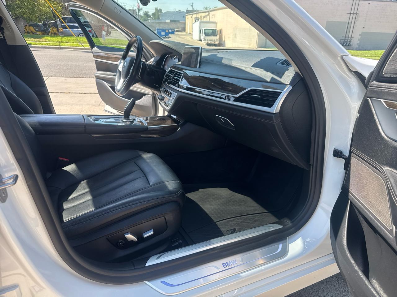 BMW 7-Series 740i xDrive 2019