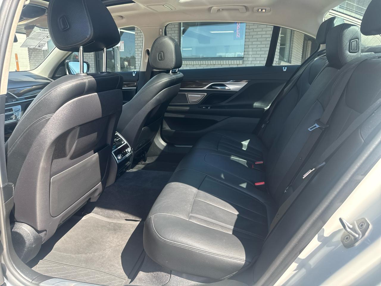 BMW 7-Series 740i xDrive 2019