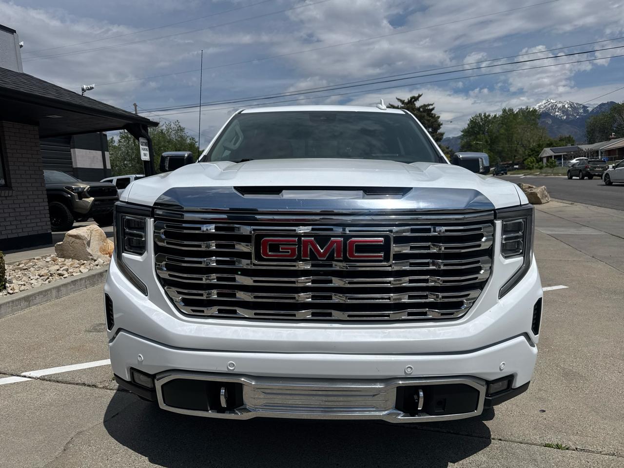 GMC Sierra 1500 Denali Crew Cab Short Box 4WD 2023
