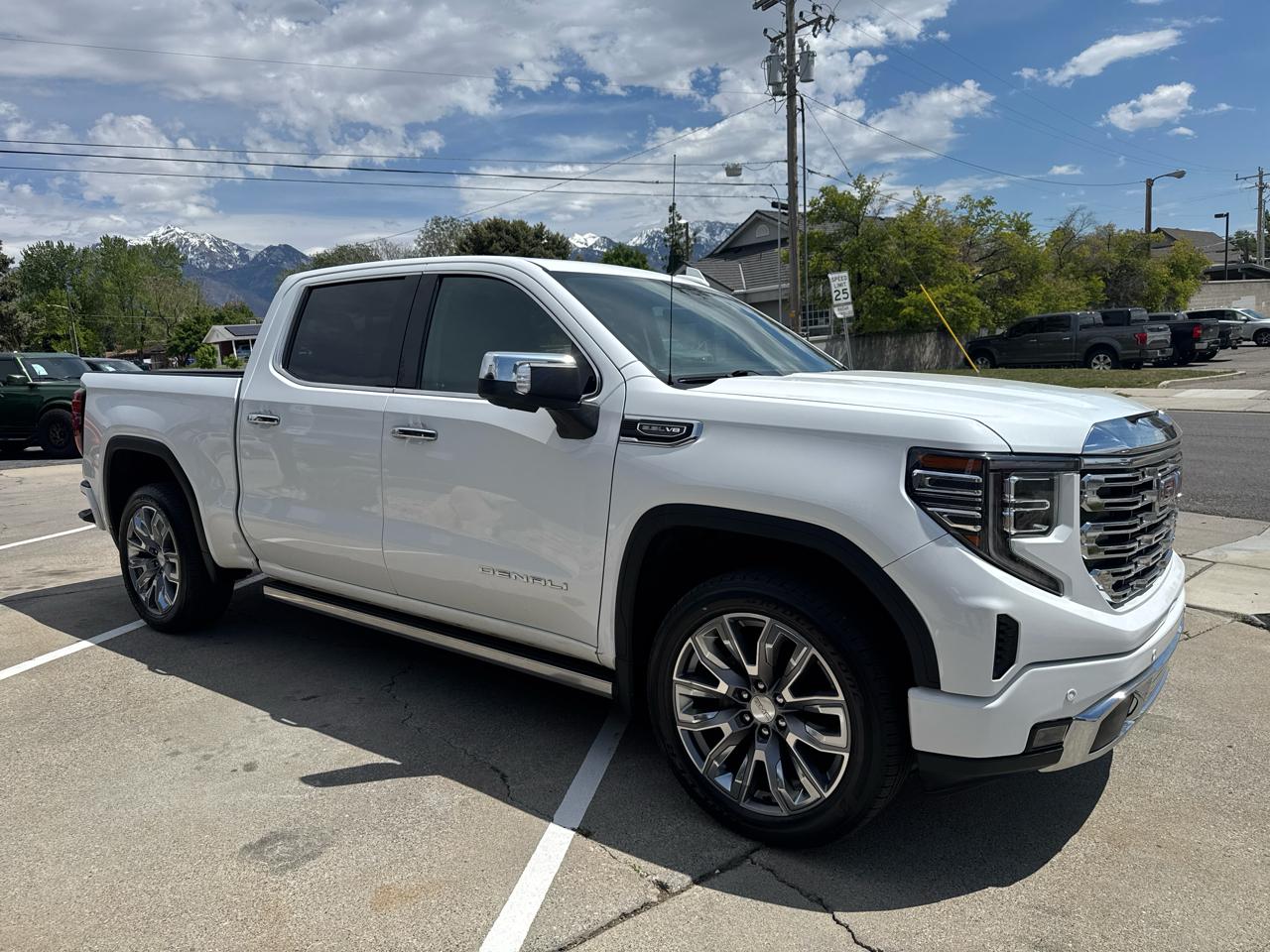GMC Sierra 1500 Denali Crew Cab Short Box 4WD 2023