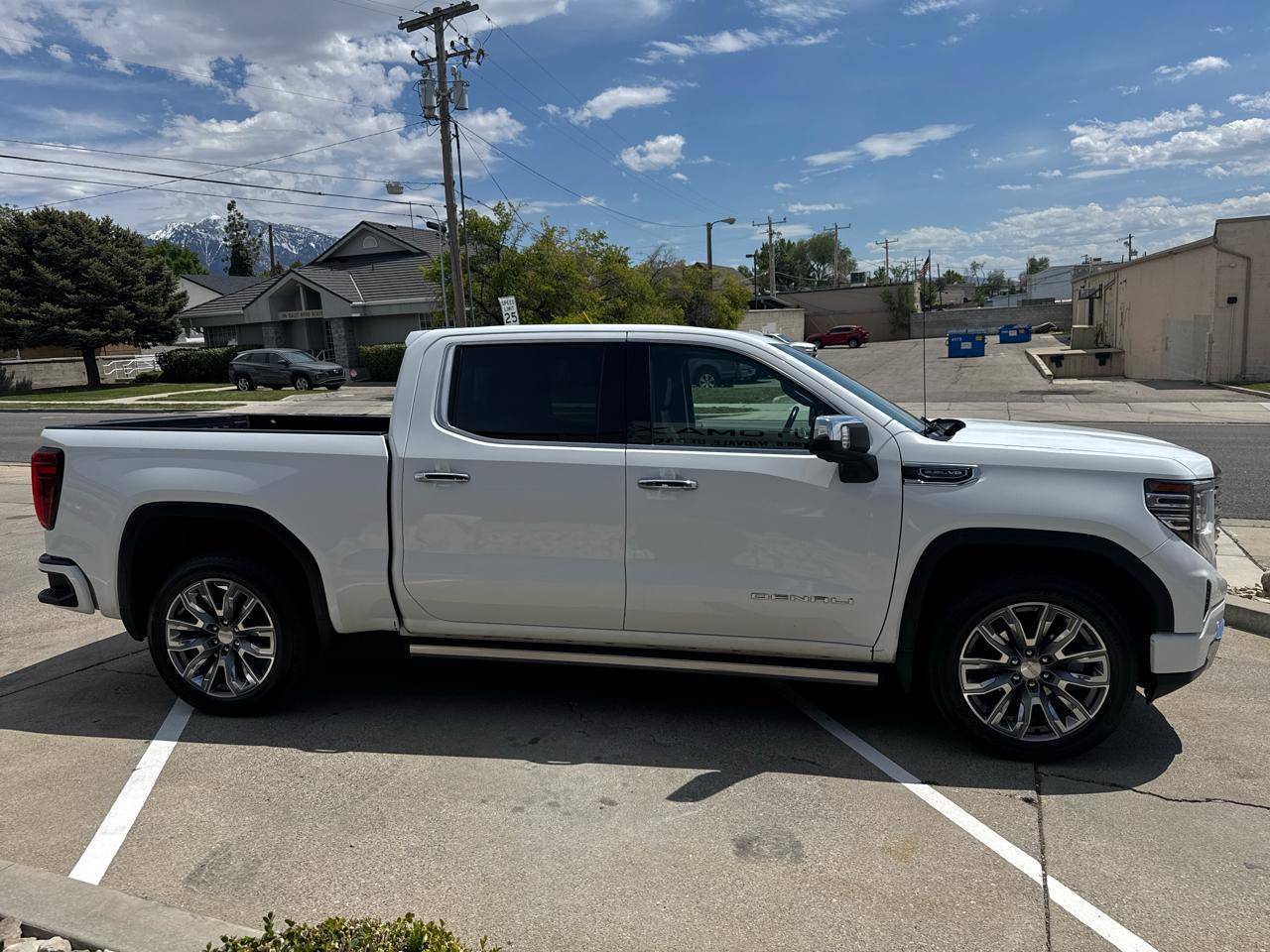 GMC Sierra 1500 Denali Crew Cab Short Box 4WD 2023
