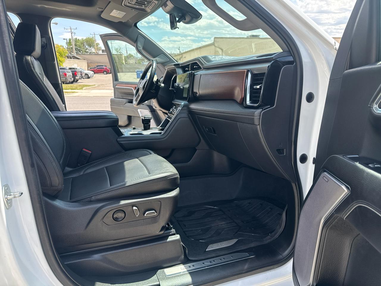 GMC Sierra 1500 Denali Crew Cab Short Box 4WD 2023