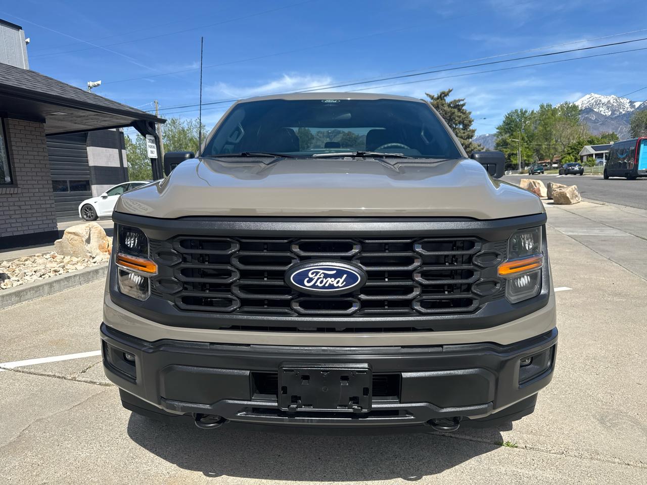 Ford F-150 STX SuperCrew 4WD 2025