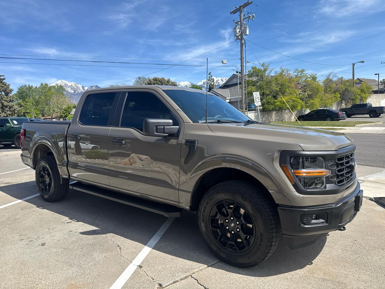 Ford F-150 STX SuperCrew 4WD 2025