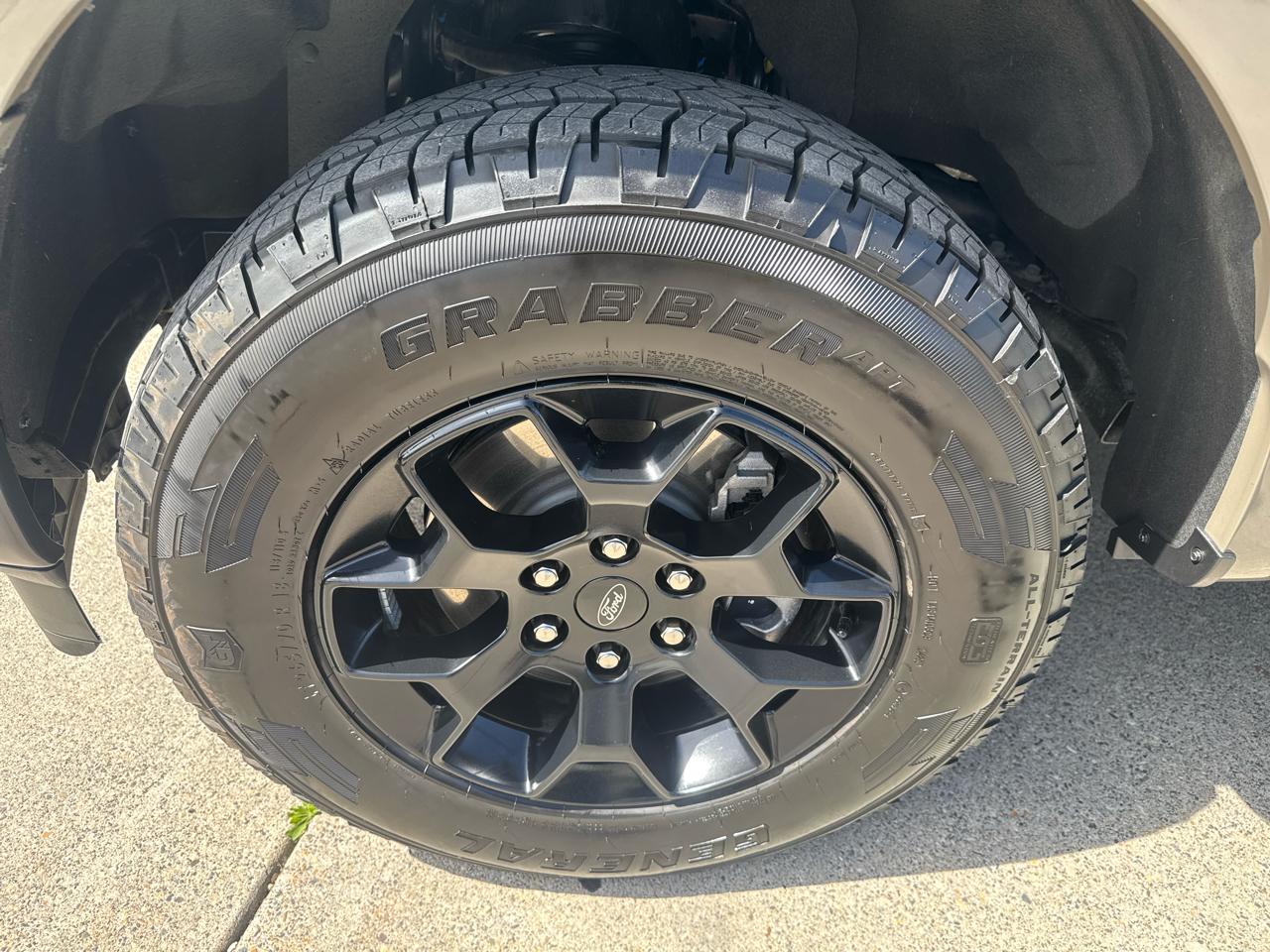 Ford F-150 STX SuperCrew 4WD 2025