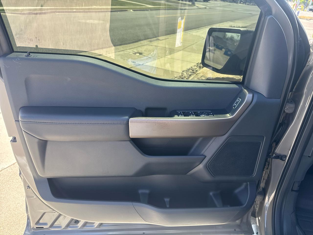 Ford F-150 STX SuperCrew 4WD 2025