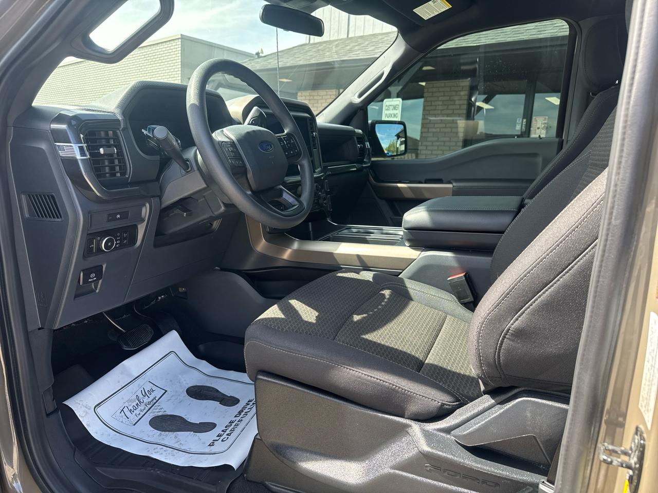 Ford F-150 STX SuperCrew 4WD 2025