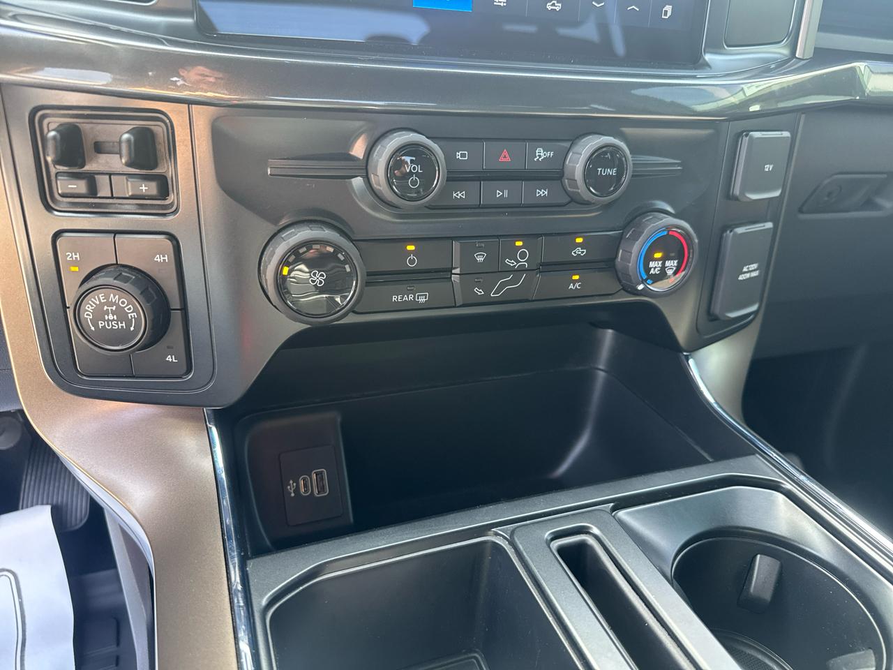 Ford F-150 STX SuperCrew 4WD 2025