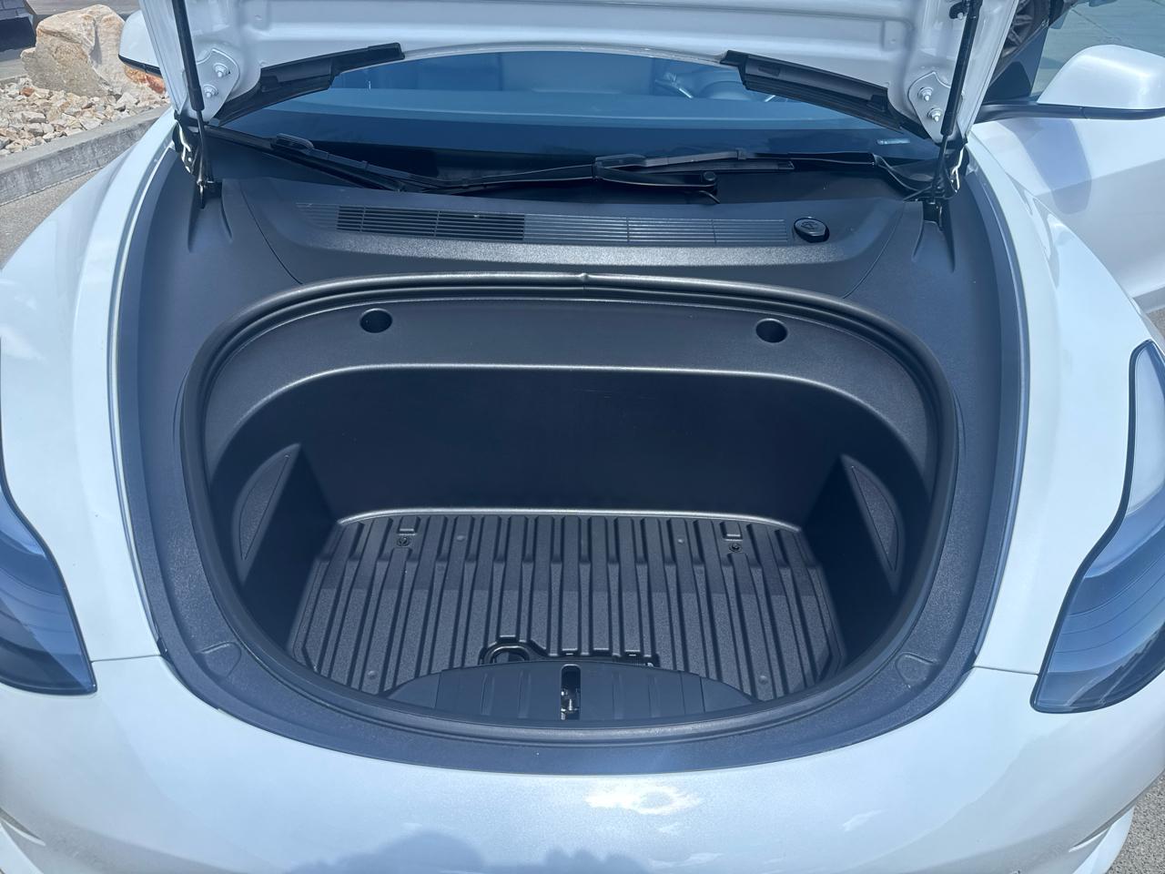 Tesla Model 3  2023