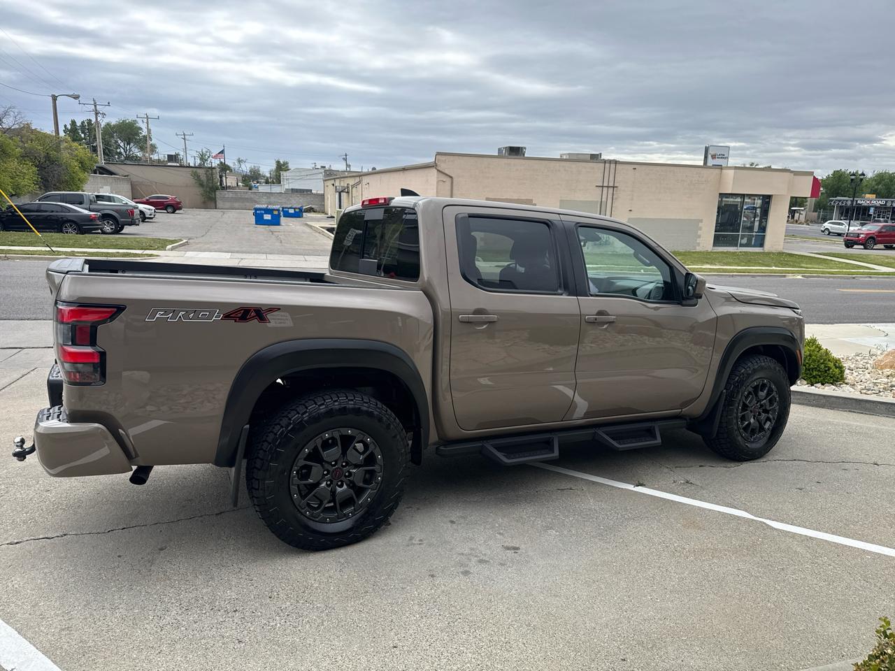 Nissan Frontier PRO-4X Crew Cab 4WD 2023