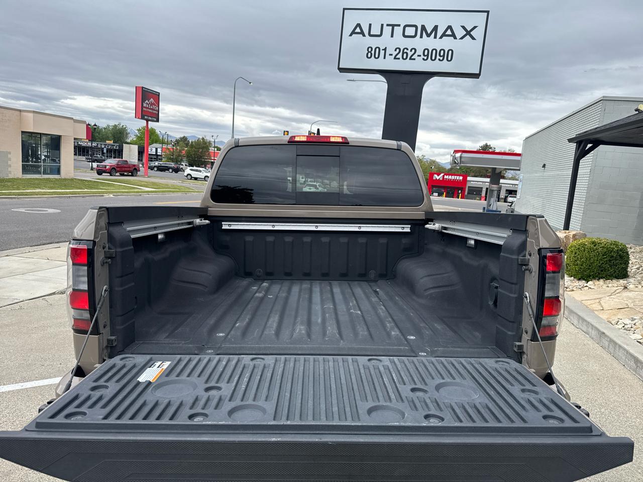 Nissan Frontier PRO-4X Crew Cab 4WD 2023