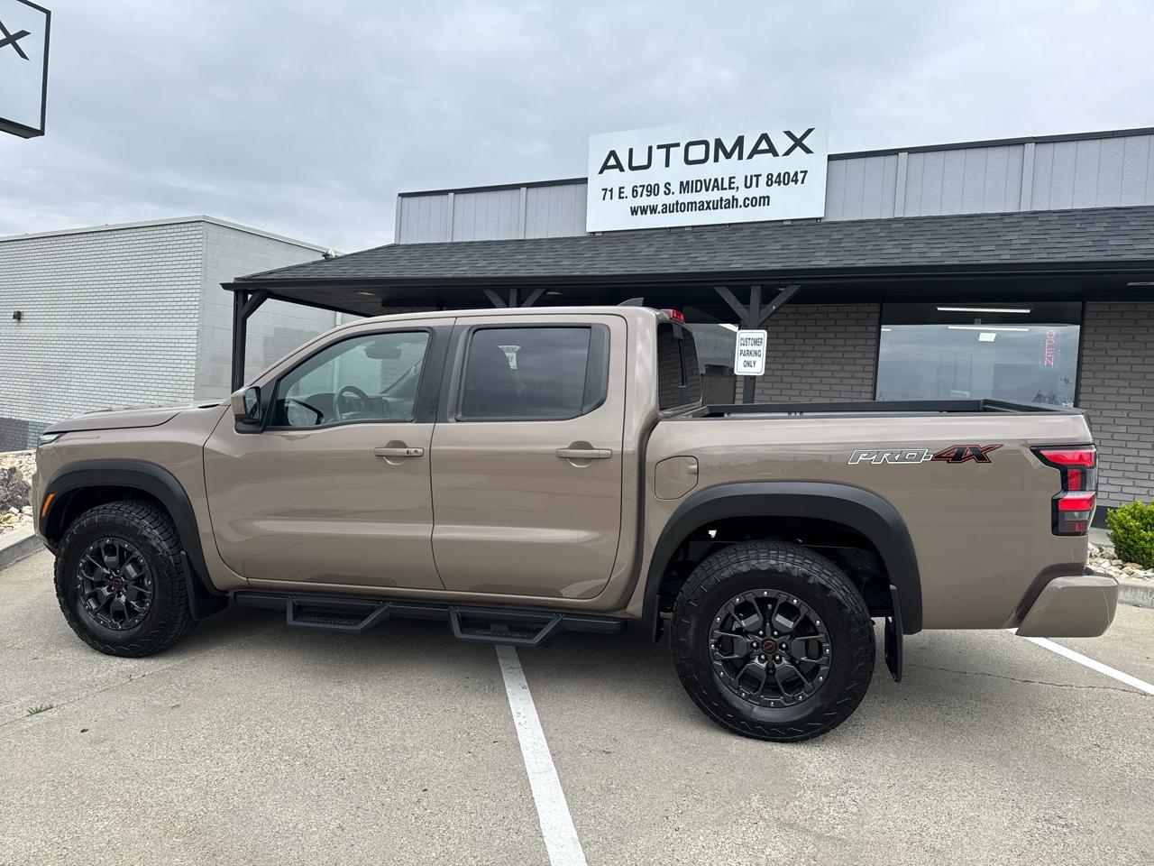 Nissan Frontier PRO-4X Crew Cab 4WD 2023