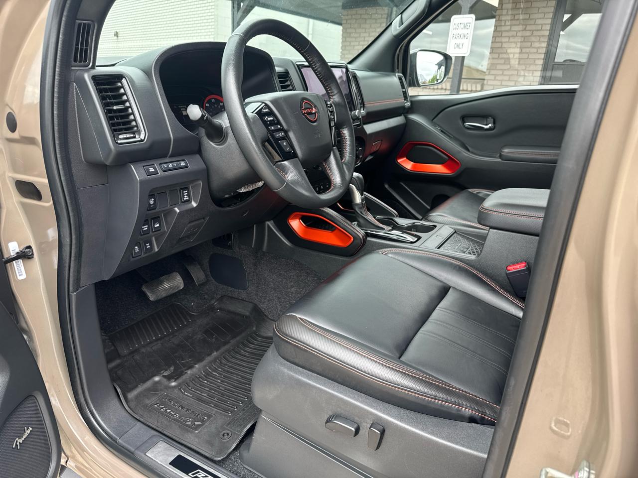 Nissan Frontier PRO-4X Crew Cab 4WD 2023