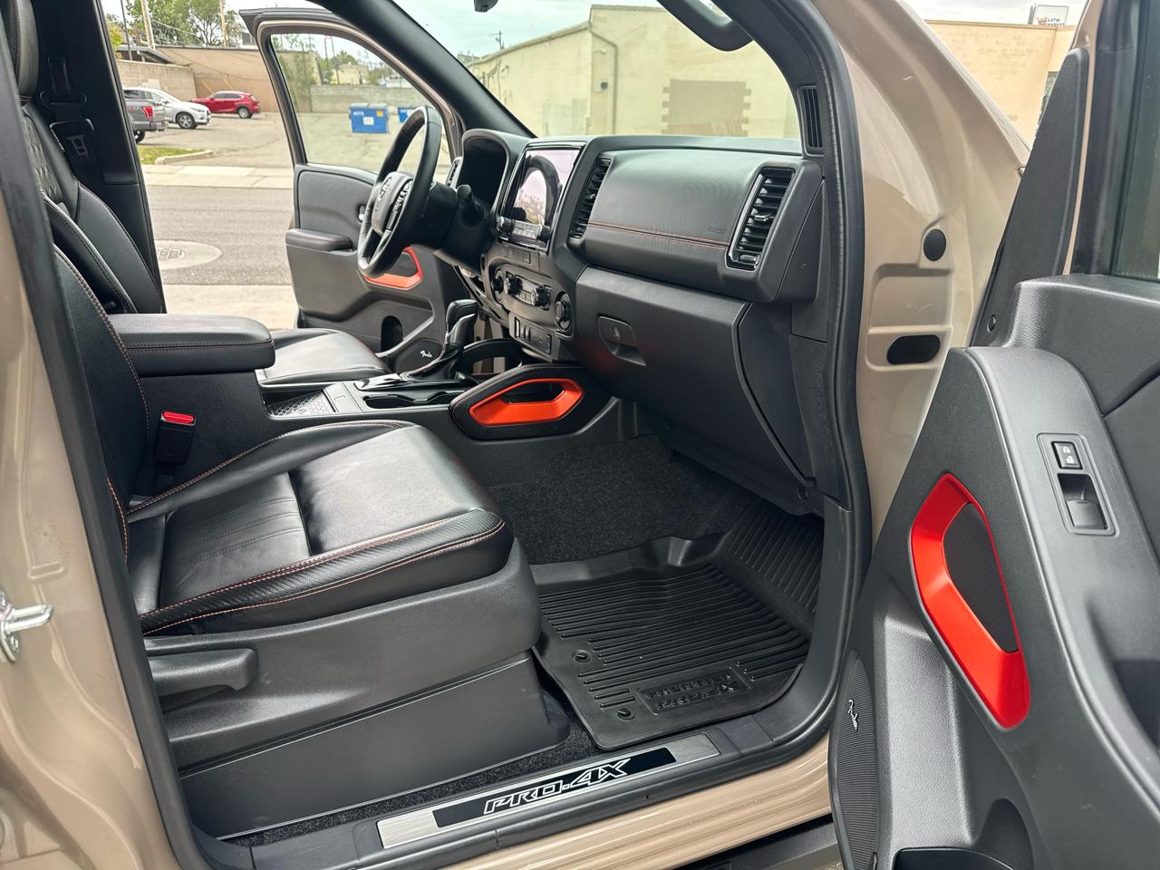 Nissan Frontier PRO-4X Crew Cab 4WD 2023