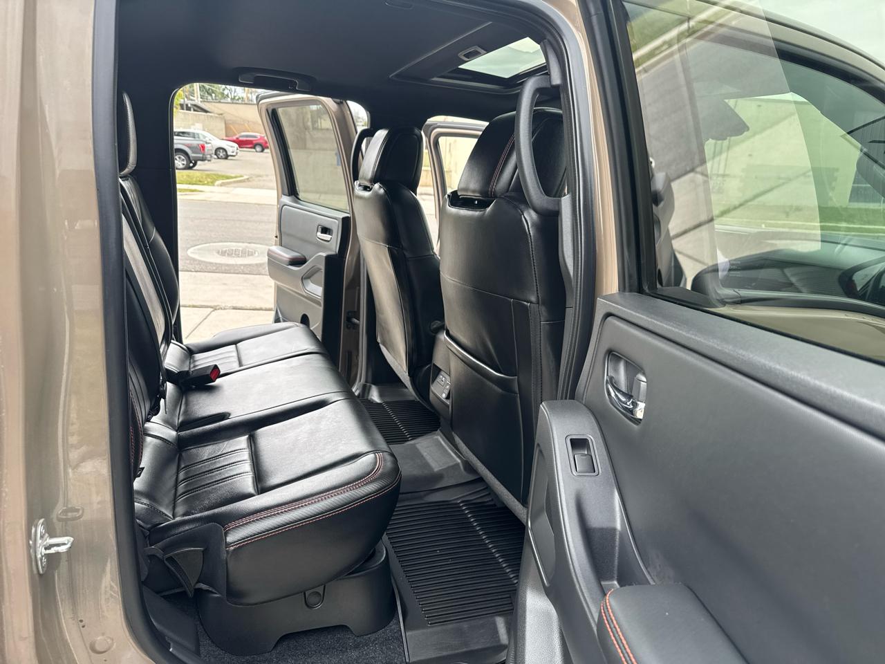 Nissan Frontier PRO-4X Crew Cab 4WD 2023