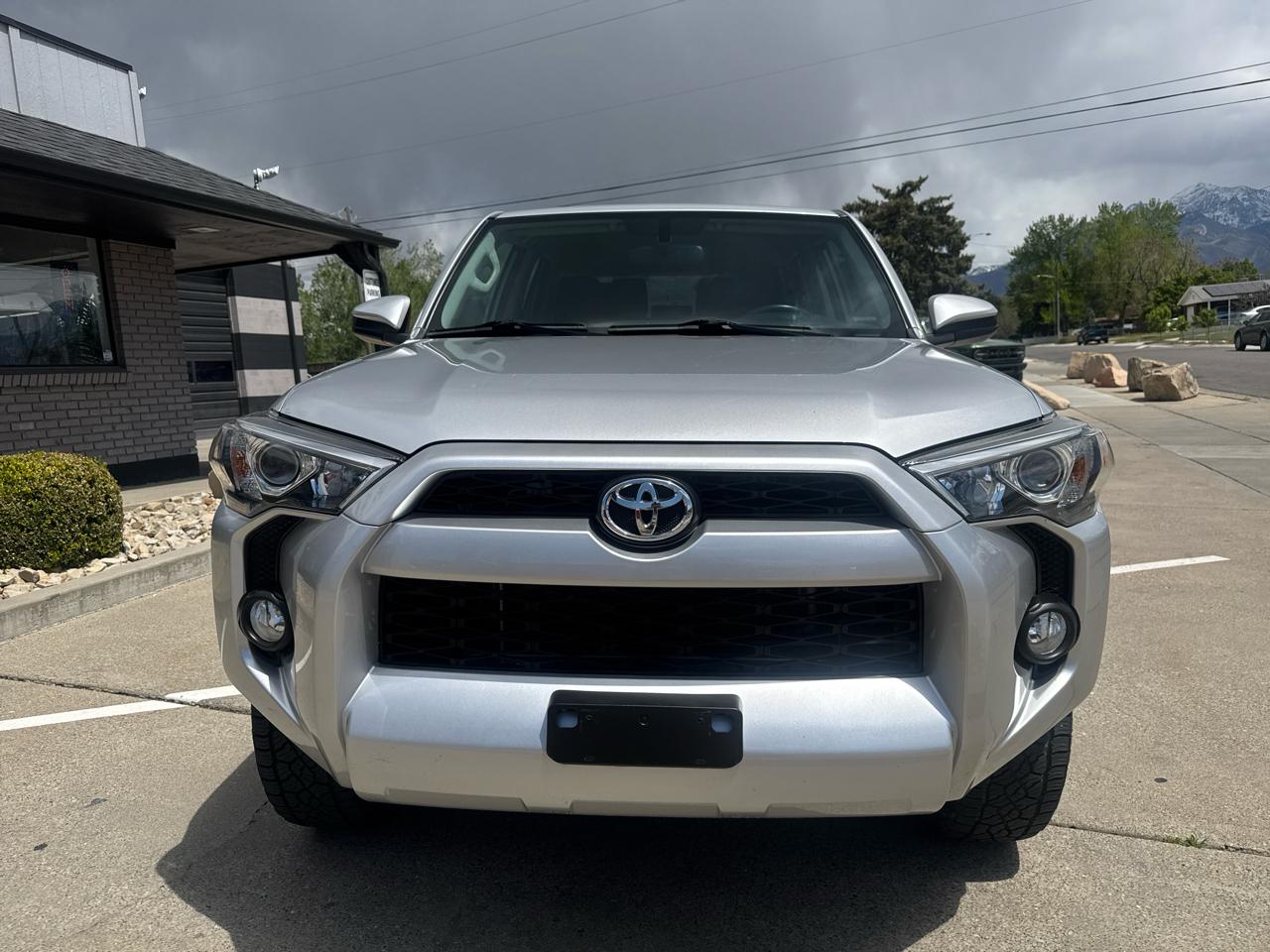 Toyota 4Runner SR5 4WD 2017